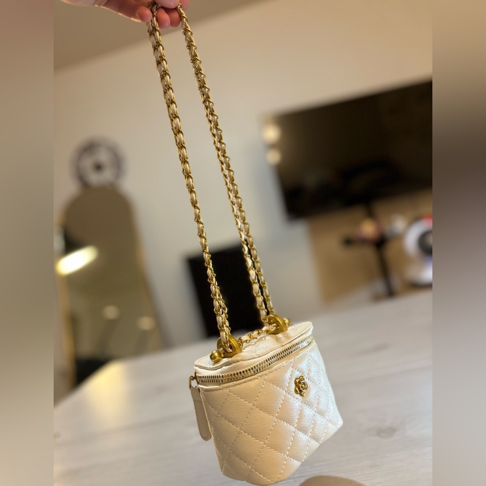 New Cream Quilted Chain mini Bag 4.5" x 4" - Picture 8 of 10